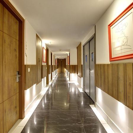 Hotel Town Grand Patel Nagar Yeni Delhi Dış mekan fotoğraf
