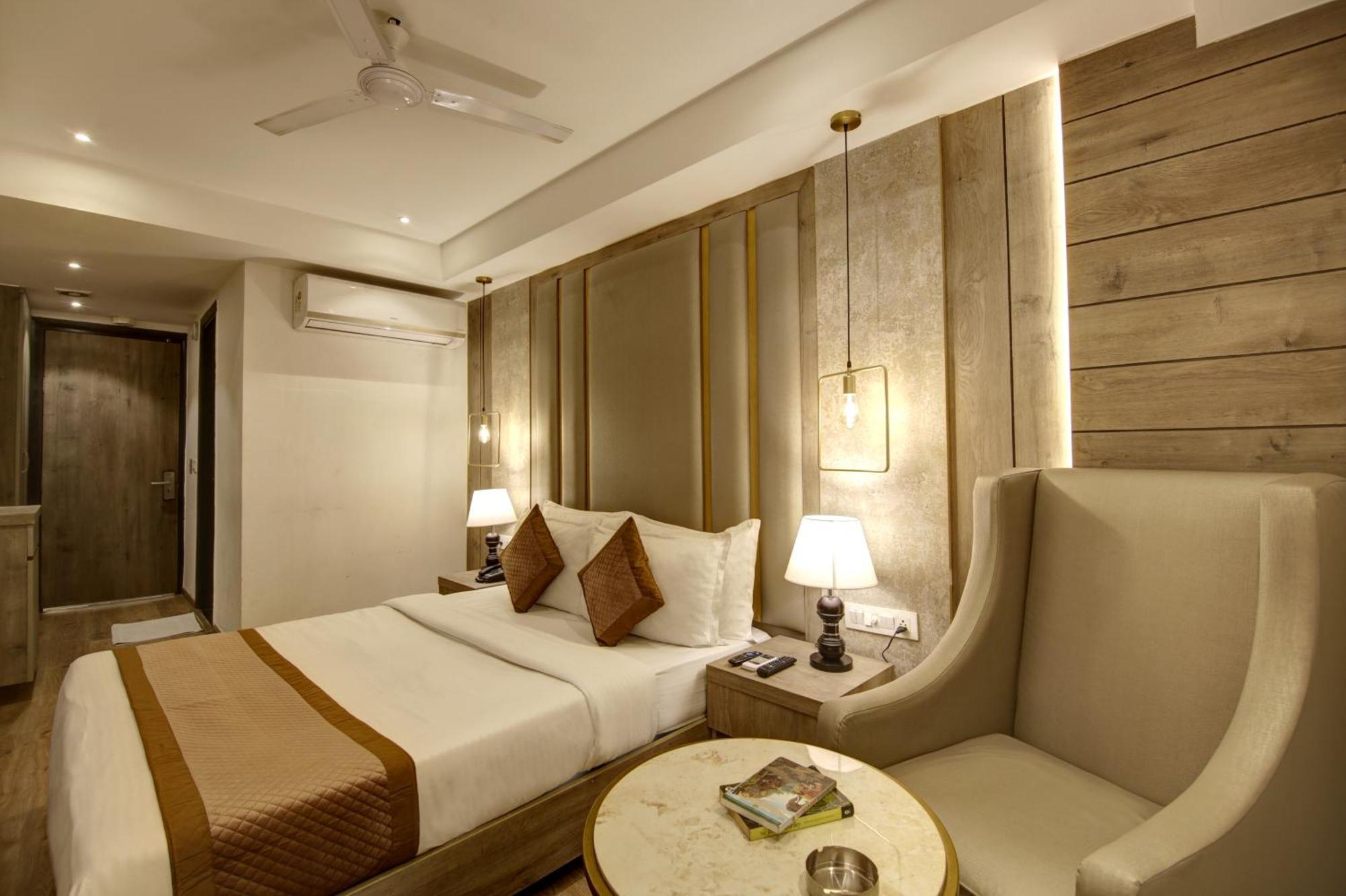 Hotel Town Grand Patel Nagar Yeni Delhi Dış mekan fotoğraf