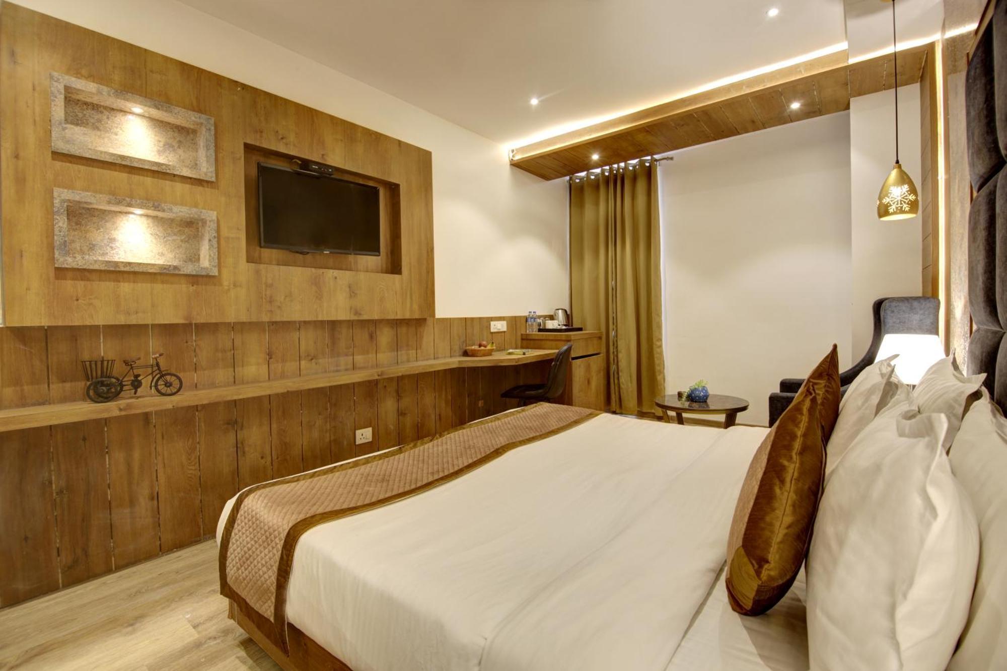 Hotel Town Grand Patel Nagar Yeni Delhi Dış mekan fotoğraf