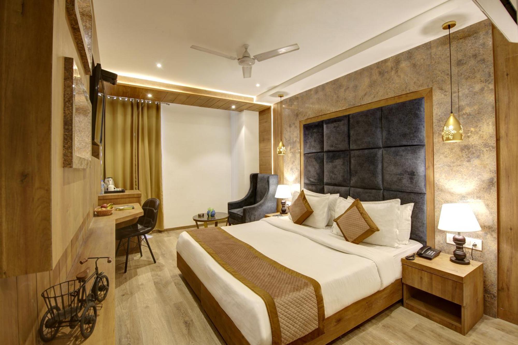 Hotel Town Grand Patel Nagar Yeni Delhi Dış mekan fotoğraf