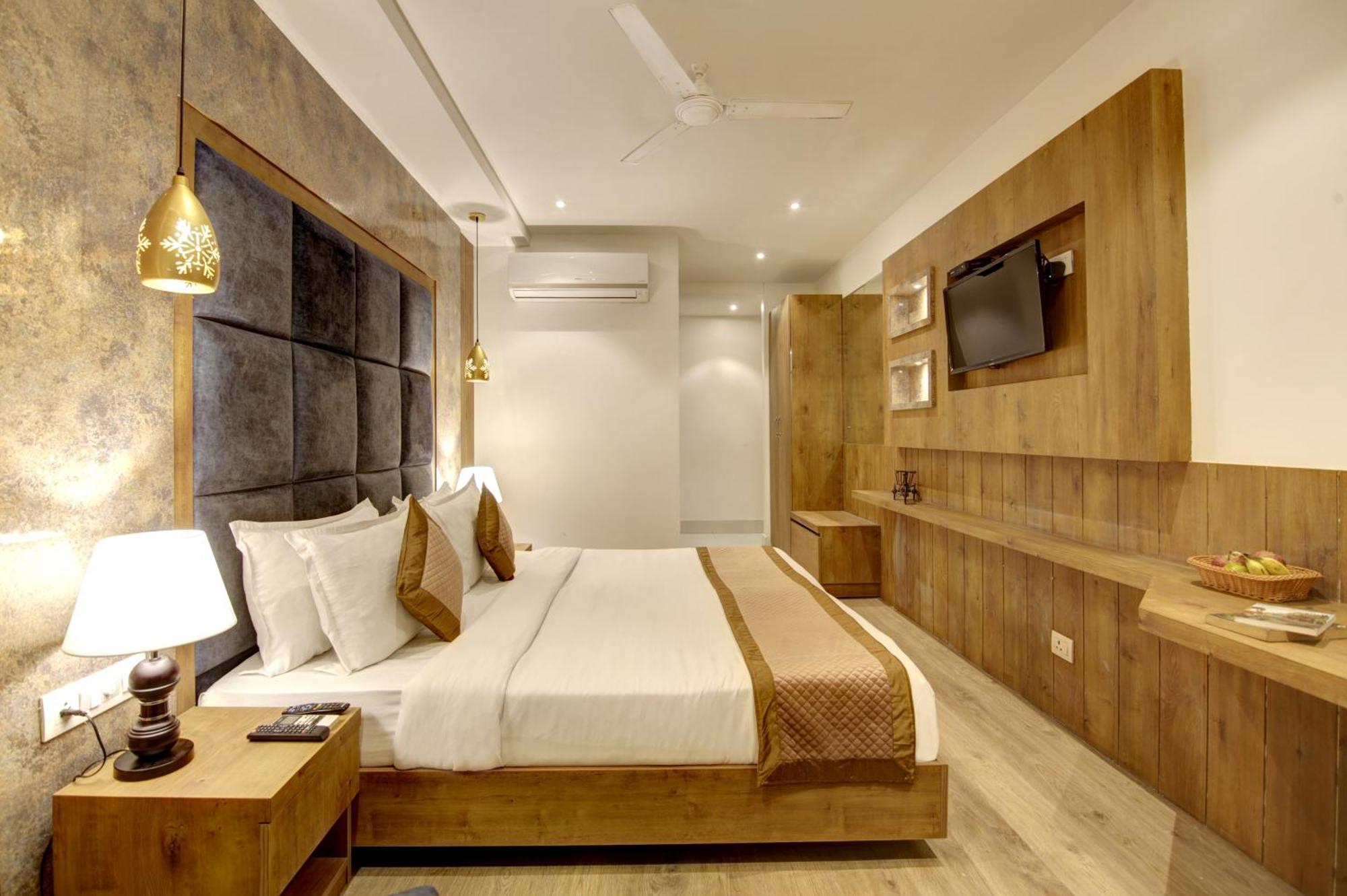 Hotel Town Grand Patel Nagar Yeni Delhi Dış mekan fotoğraf