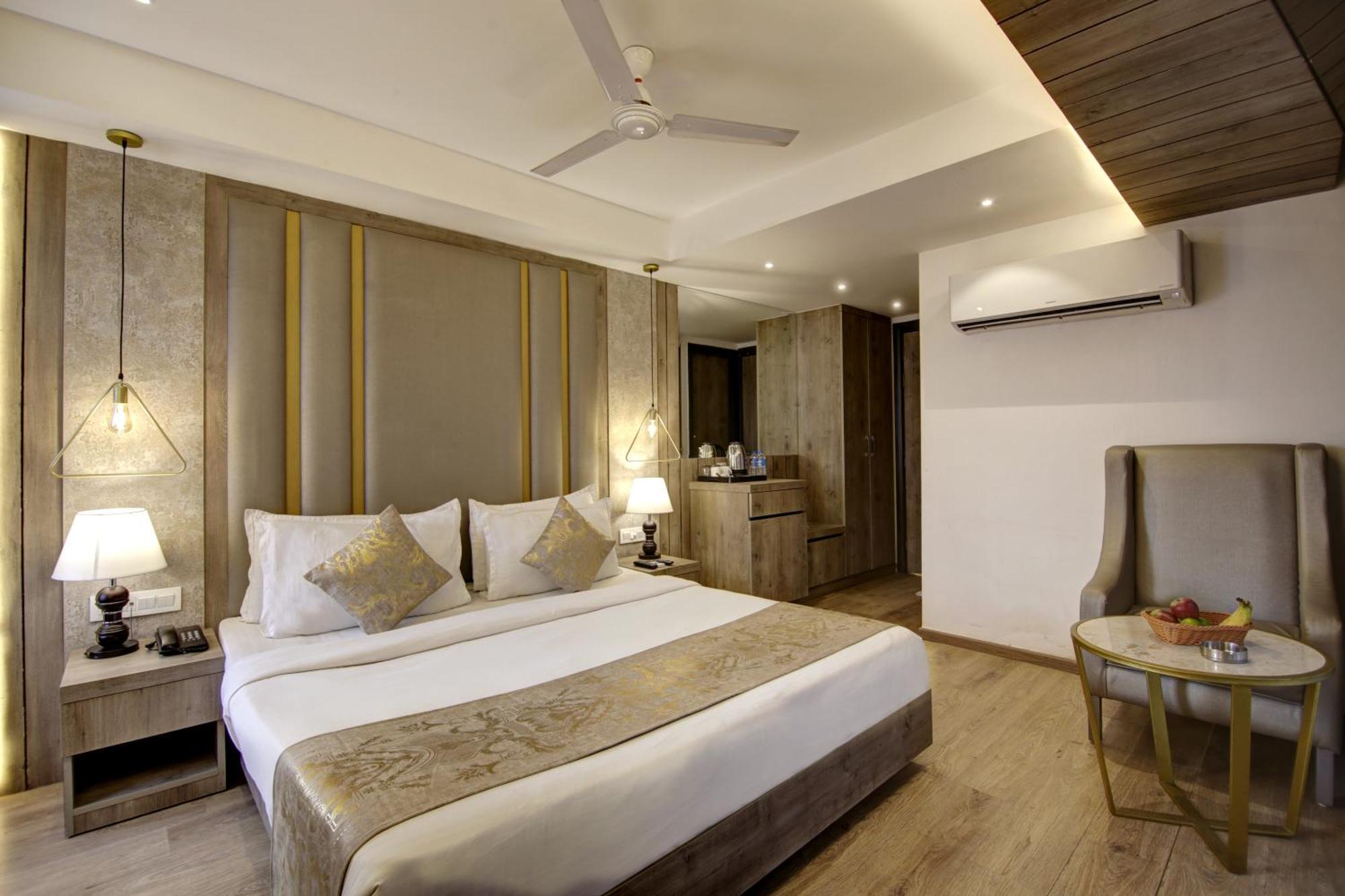 Hotel Town Grand Patel Nagar Yeni Delhi Dış mekan fotoğraf