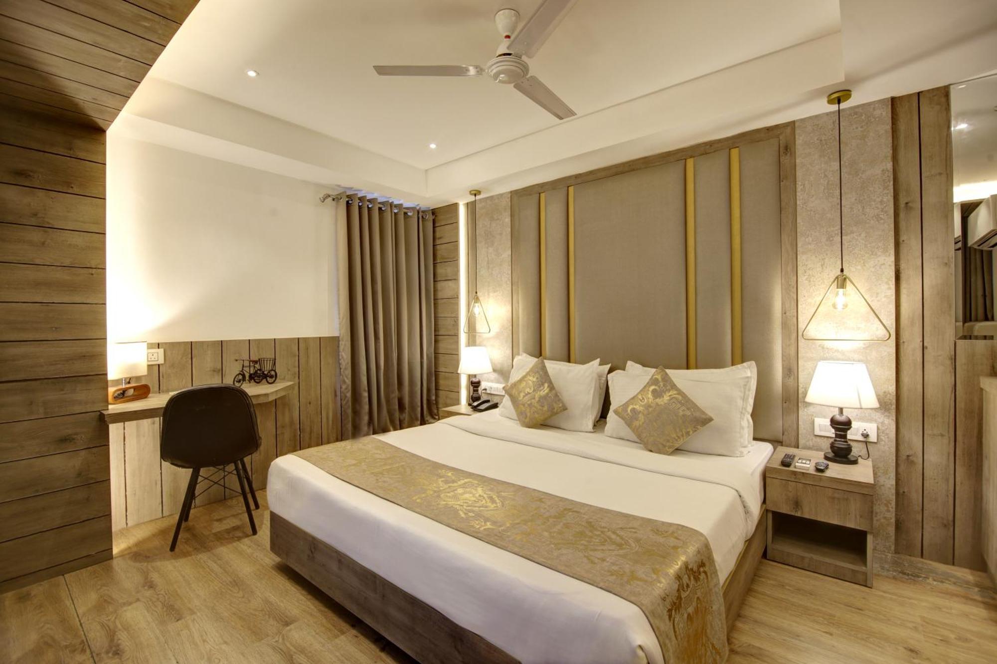Hotel Town Grand Patel Nagar Yeni Delhi Dış mekan fotoğraf