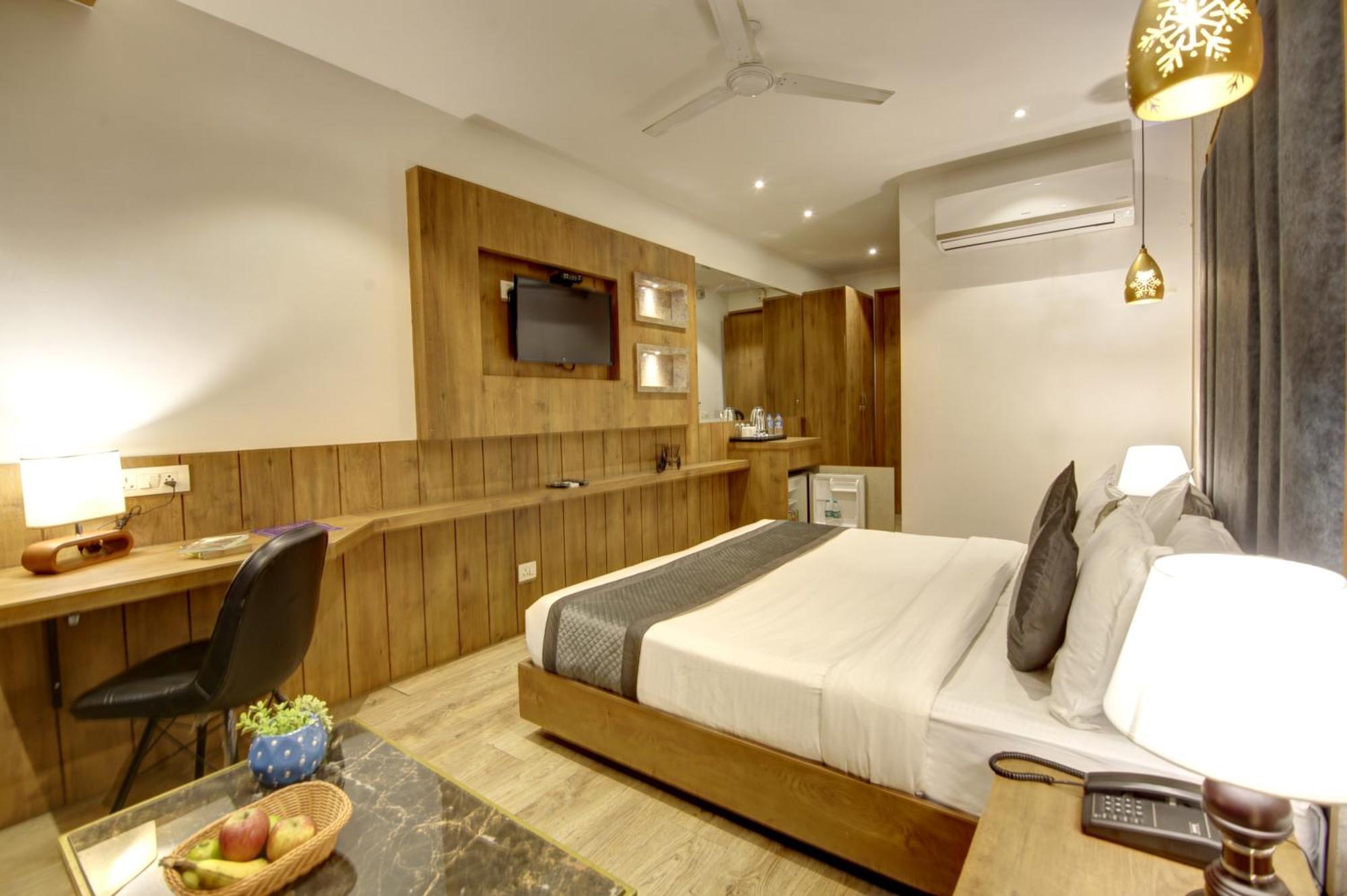 Hotel Town Grand Patel Nagar Yeni Delhi Dış mekan fotoğraf