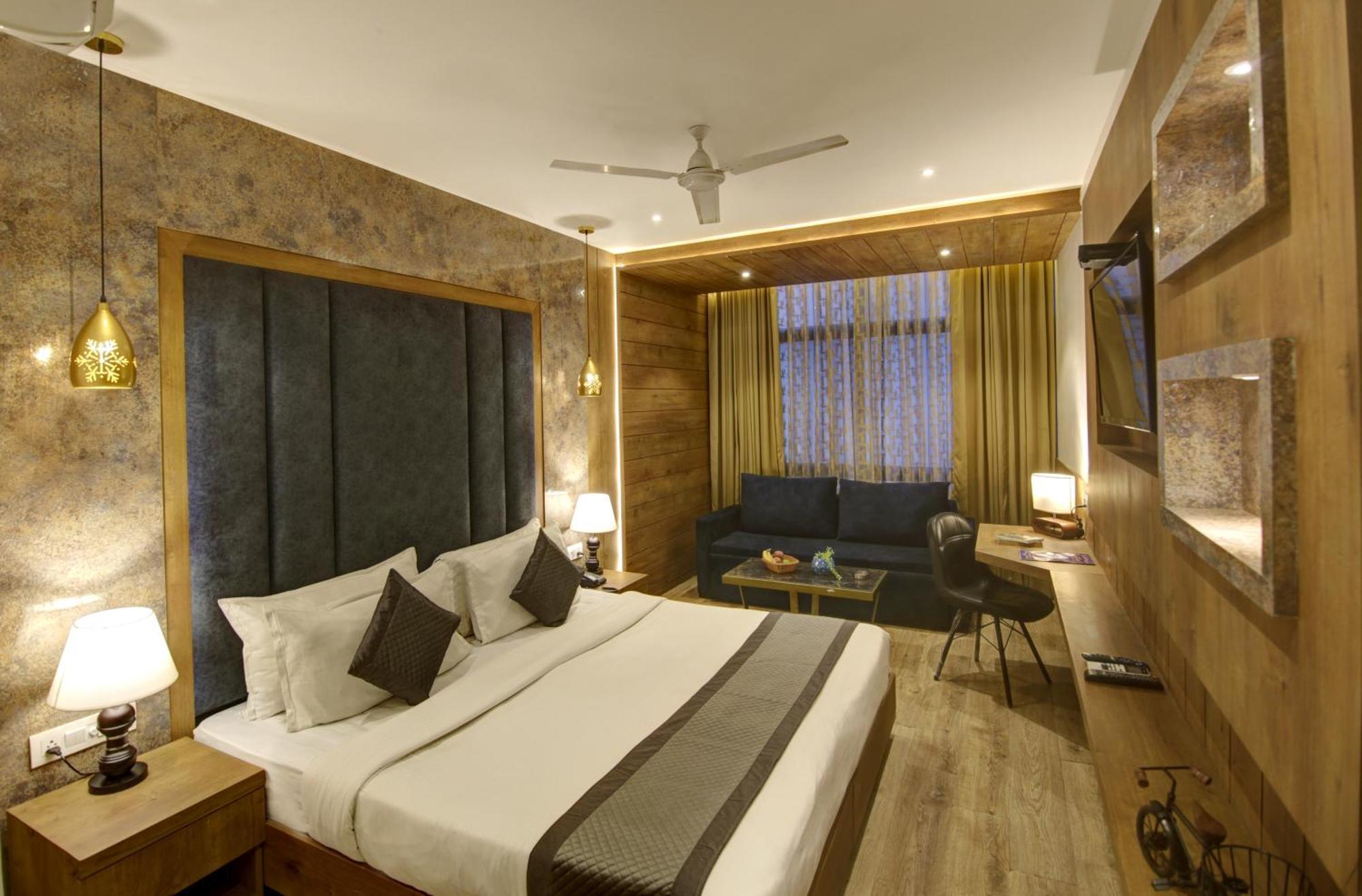 Hotel Town Grand Patel Nagar Yeni Delhi Dış mekan fotoğraf