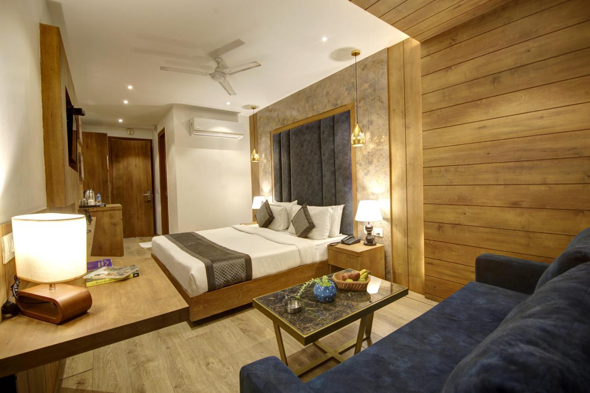 Hotel Town Grand Patel Nagar Yeni Delhi Dış mekan fotoğraf