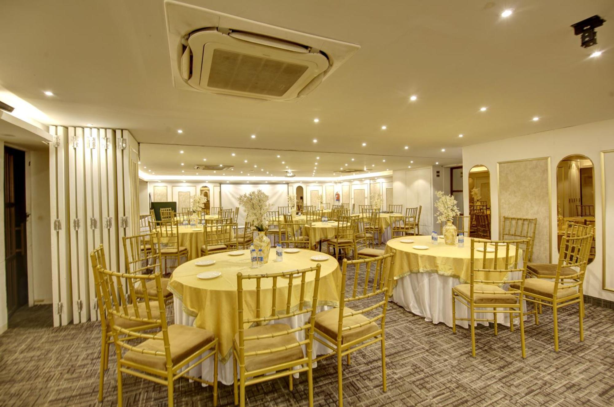 Hotel Town Grand Patel Nagar Yeni Delhi Dış mekan fotoğraf