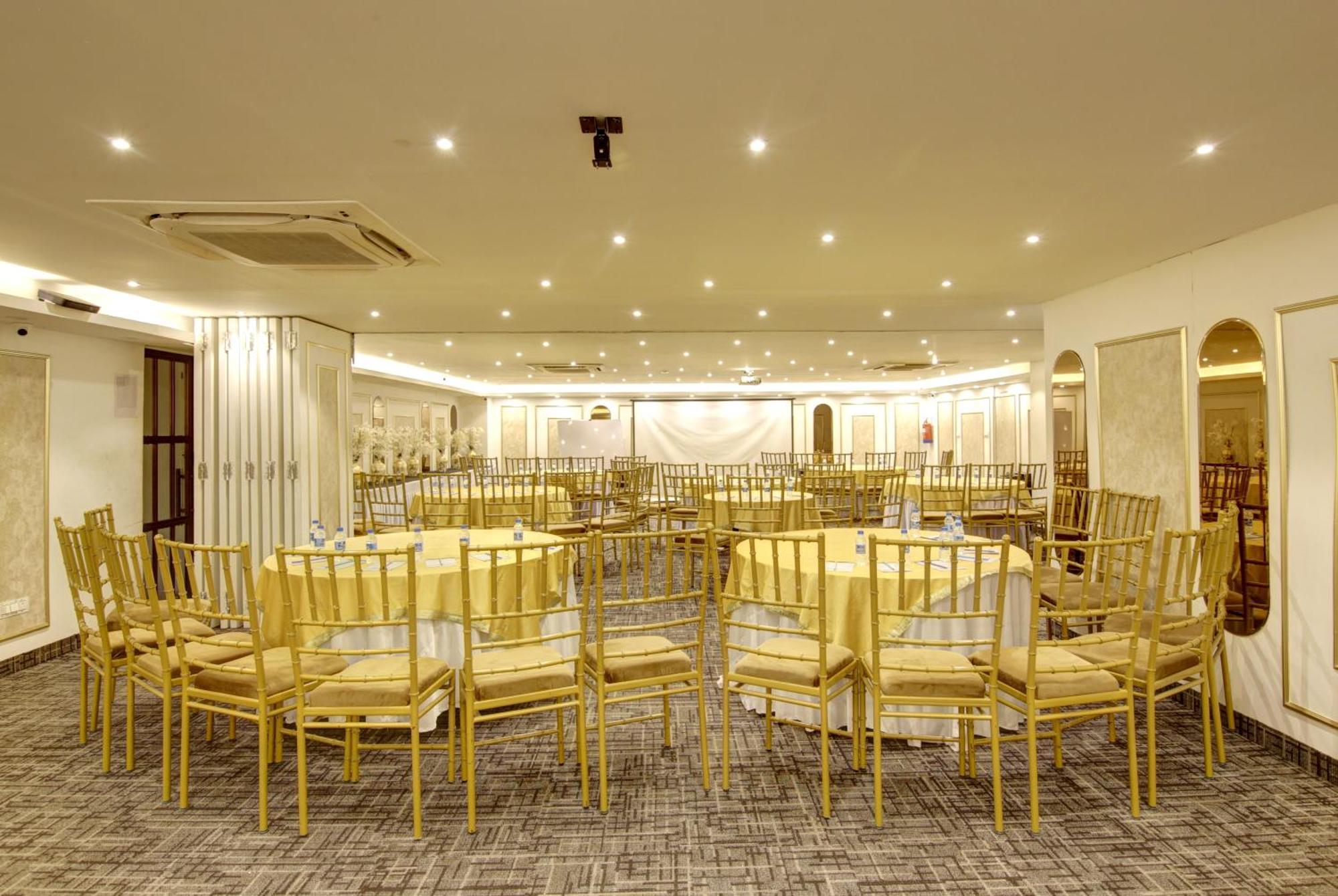 Hotel Town Grand Patel Nagar Yeni Delhi Dış mekan fotoğraf