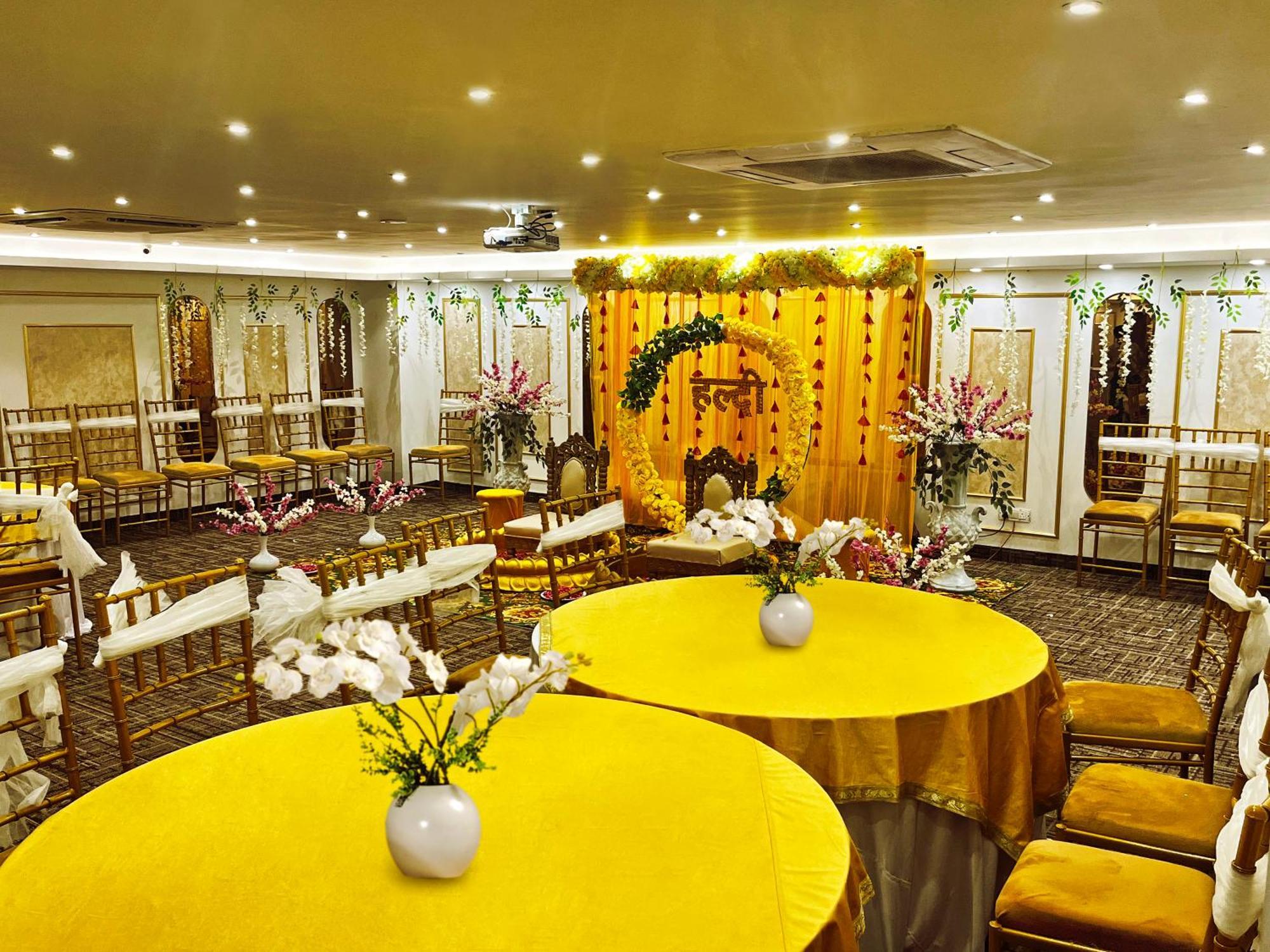 Hotel Town Grand Patel Nagar Yeni Delhi Dış mekan fotoğraf