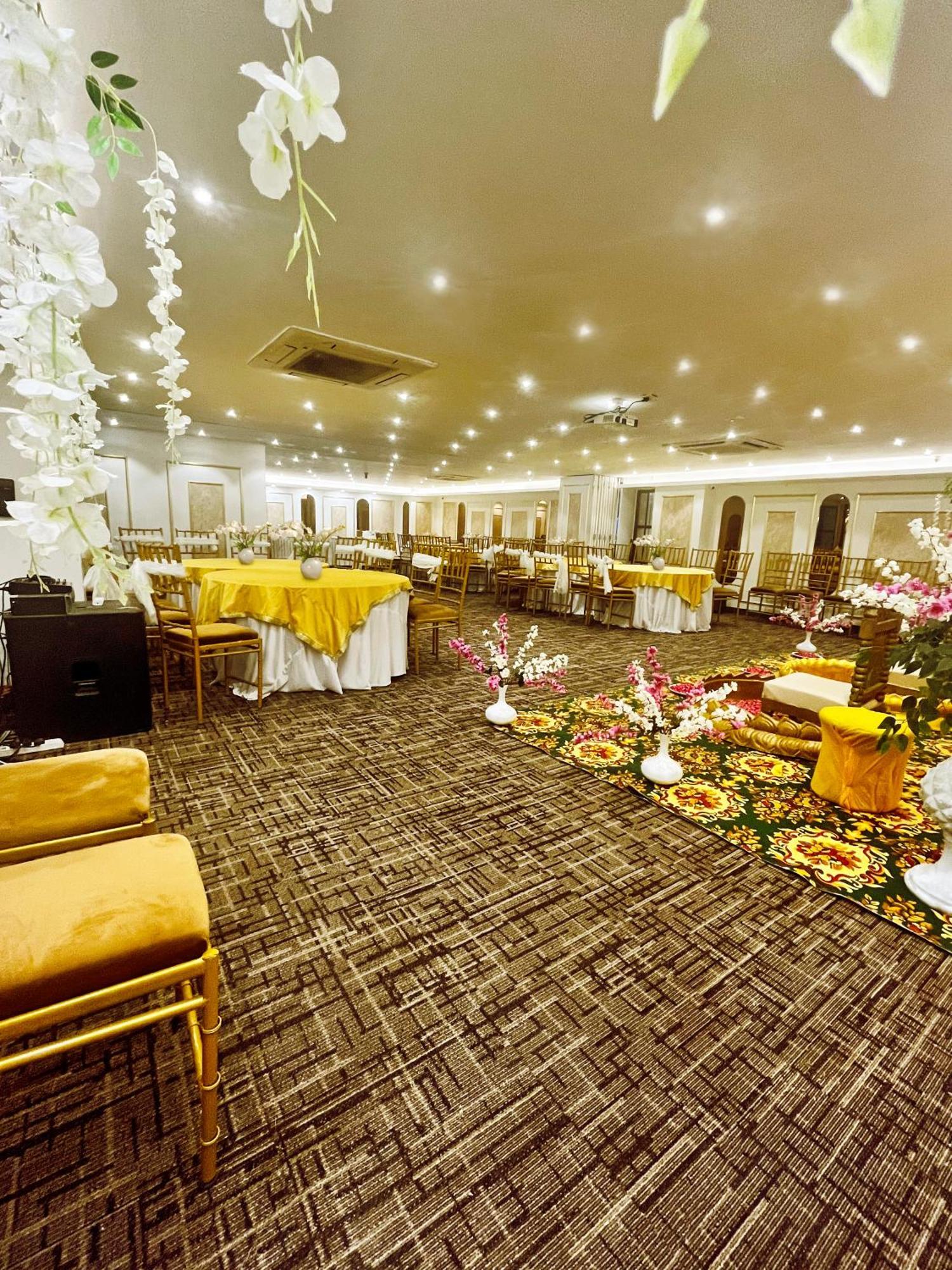 Hotel Town Grand Patel Nagar Yeni Delhi Dış mekan fotoğraf