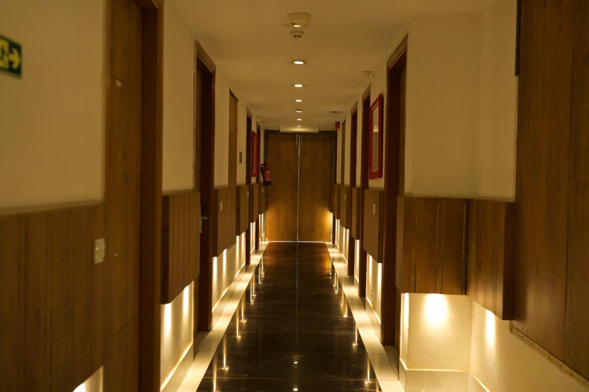 Hotel Town Grand Patel Nagar Yeni Delhi Dış mekan fotoğraf