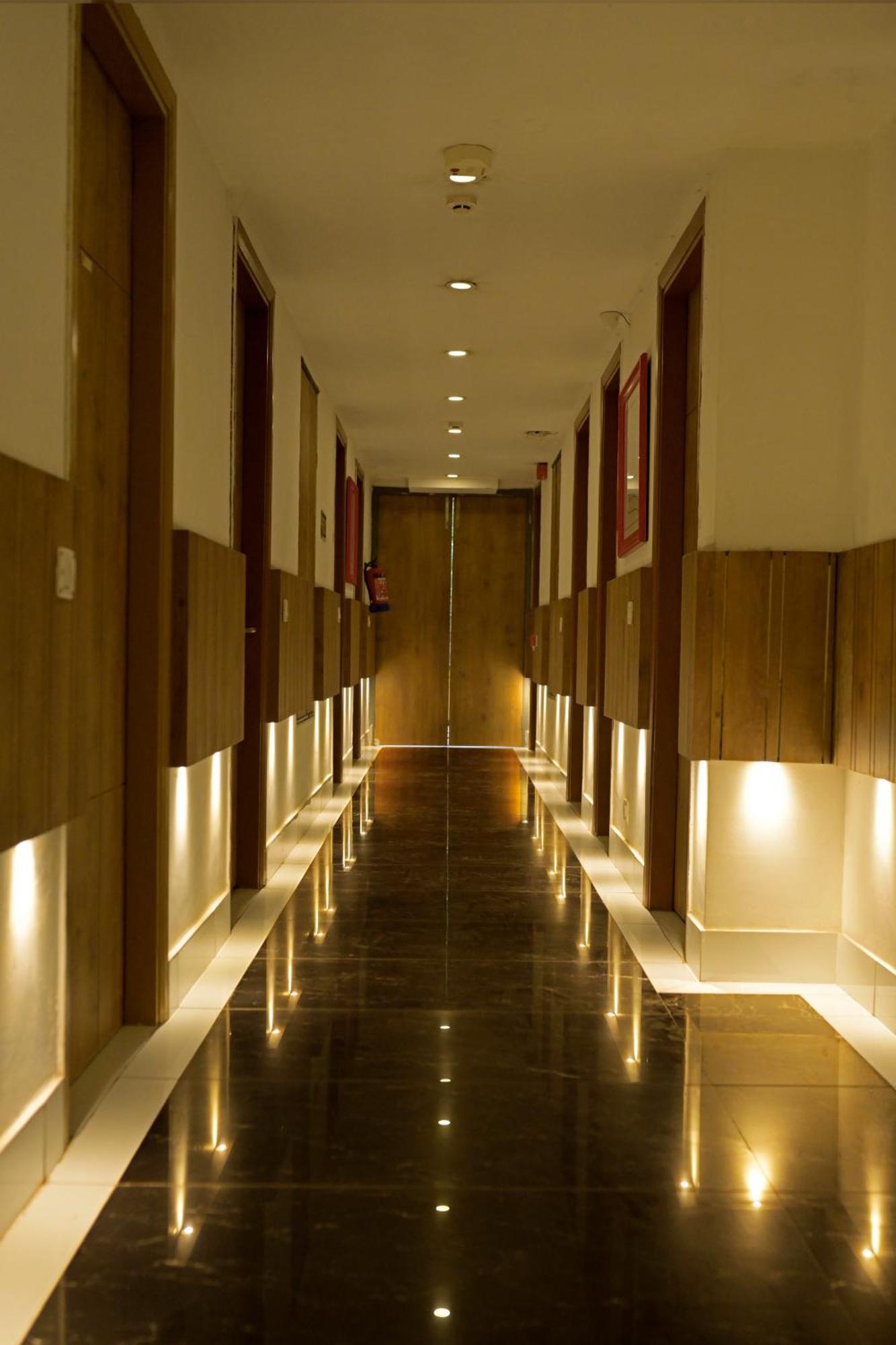 Hotel Town Grand Patel Nagar Yeni Delhi Dış mekan fotoğraf