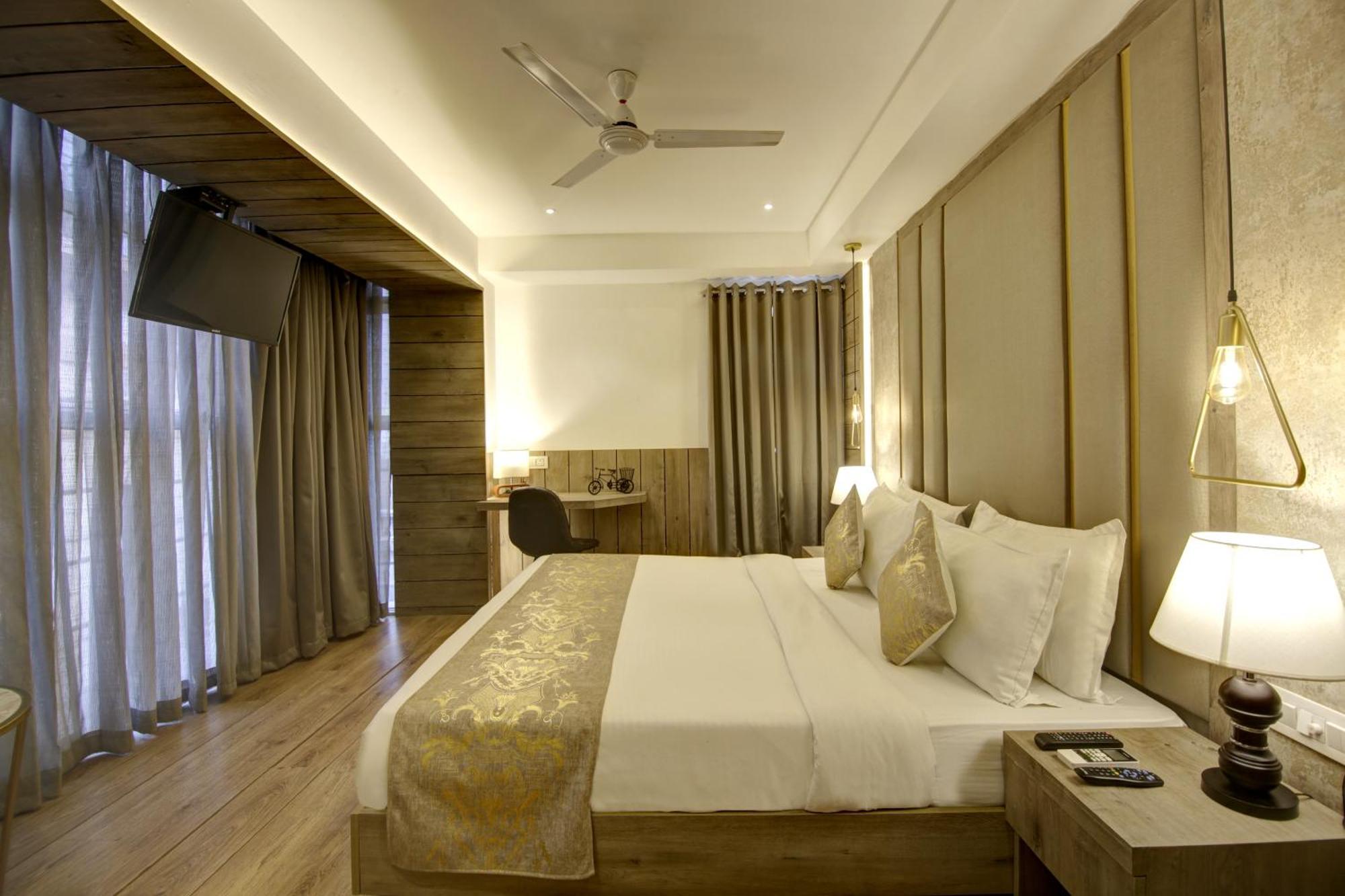 Hotel Town Grand Patel Nagar Yeni Delhi Dış mekan fotoğraf